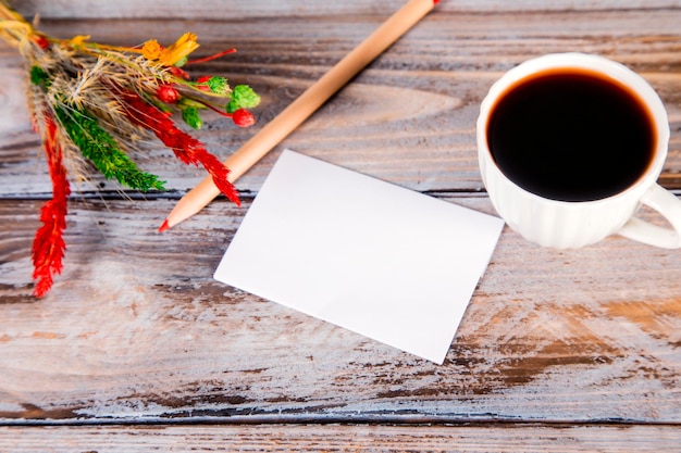 Karta kontaktowa na stole